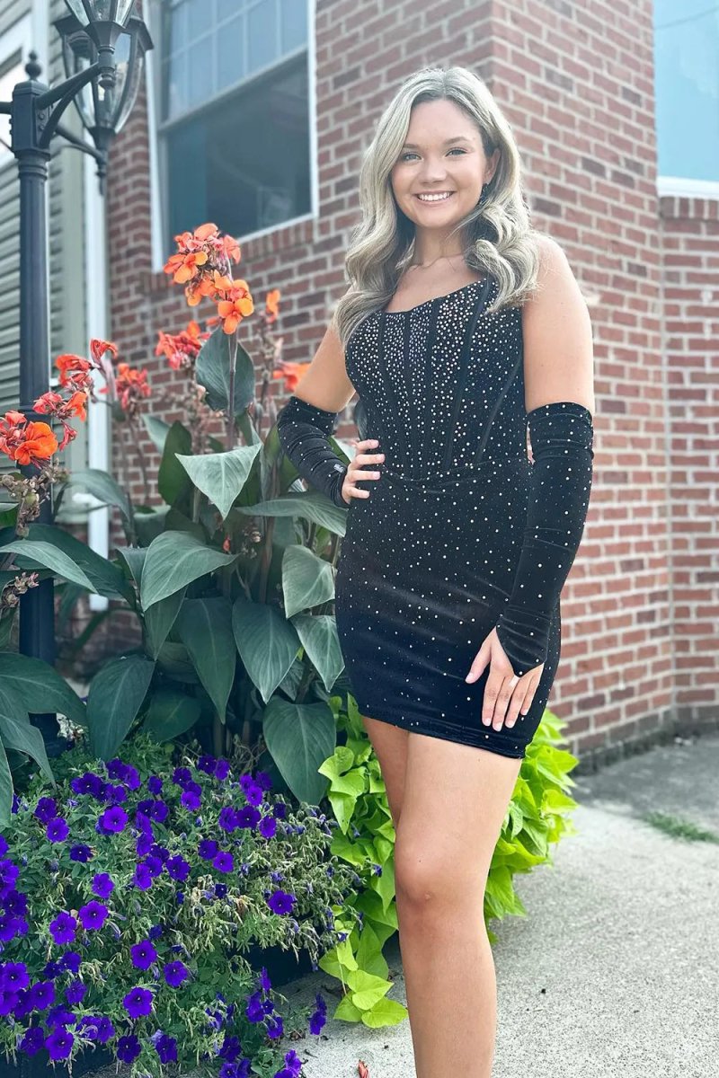 Tyra | Black Scoop Neck Black Velvet Beaded Short Homecoming Dresses