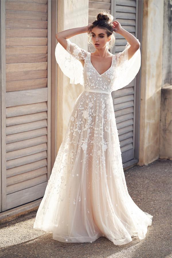 Romantic Ivory Flower Appliques Wedding Dress. Lace Long Bridal Dresses